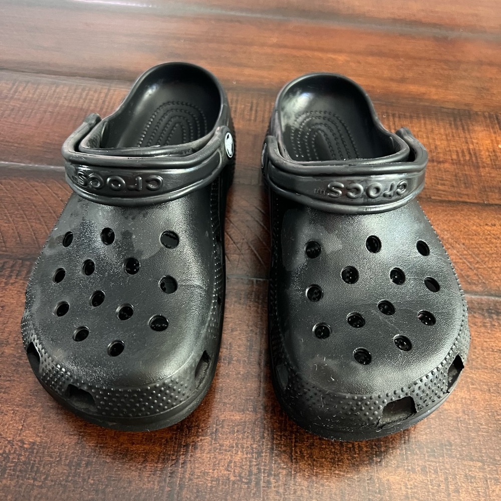 Men’s size 7 Crocs